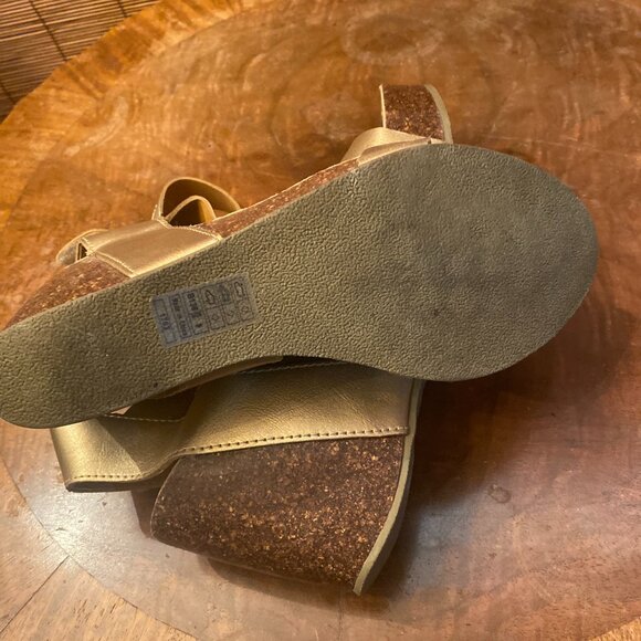 Blowfish Gold Strappy Wedges Size 9 EUC - Picture 6 of 8